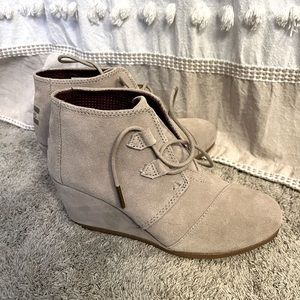 Toms Kala wedge bootie